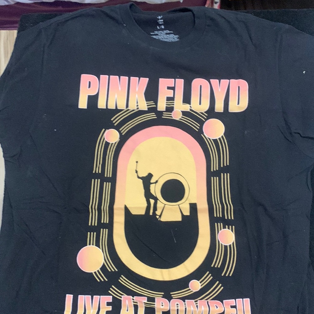 L Tee shirt black short sleeved